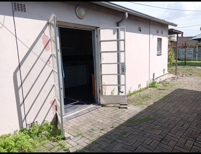 883M² BUILDING FOR SALE IN VANDERBIJLPARK SE 1